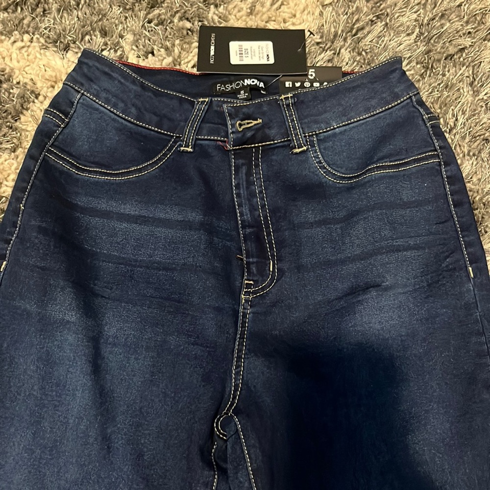 Fashion nova size 5
